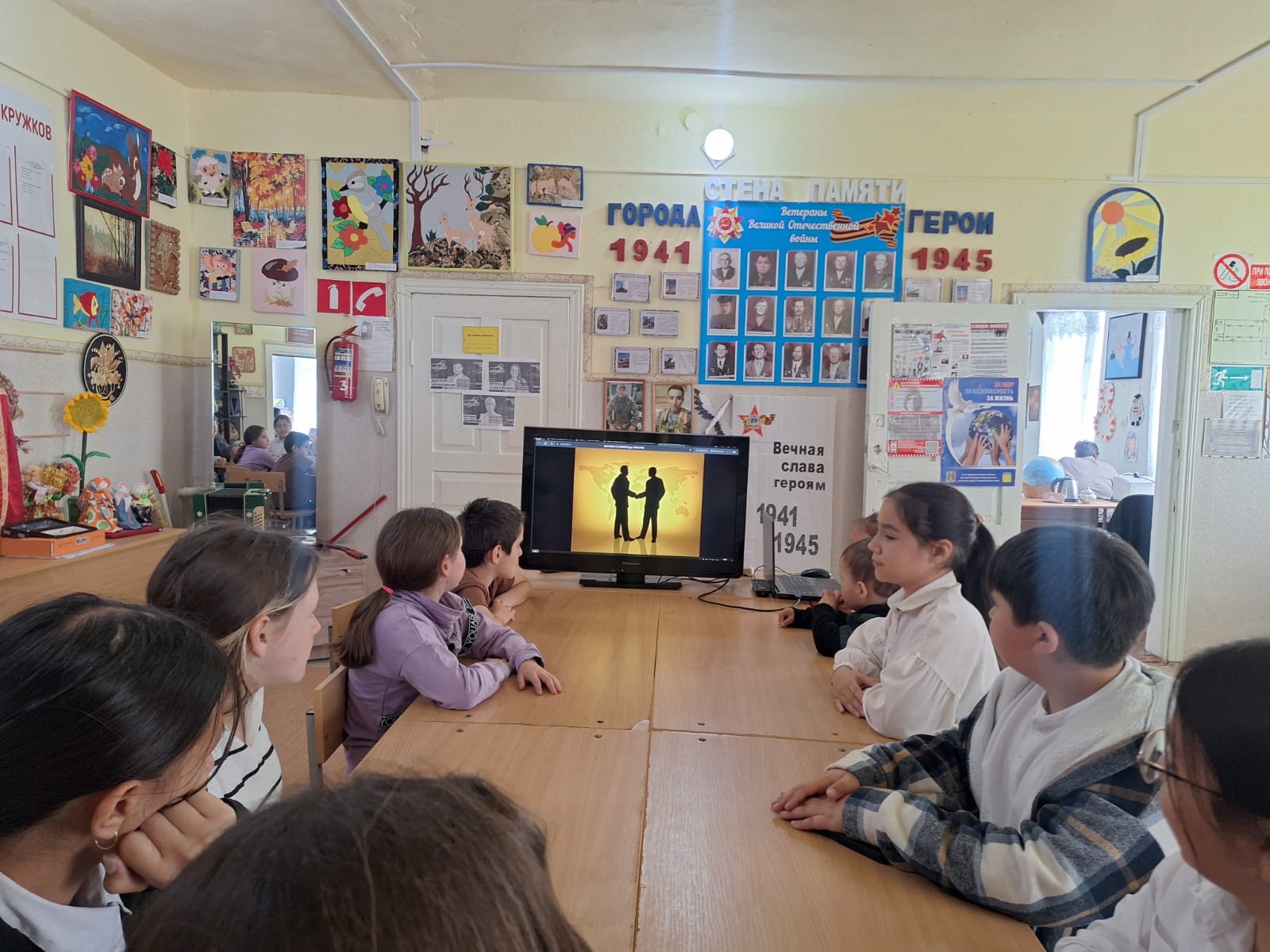 «Люди разных народов» познавательный час по гармонизации межнаци-ональных отношений